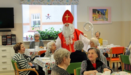 Navštívil náš Mikuláš se svou pohádkovou družinou Domov Alzheimer Most