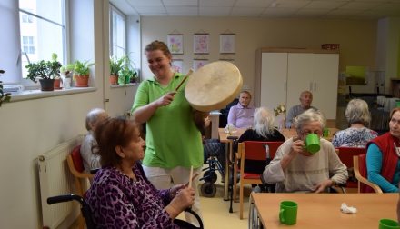 Aktivní muzikoterapie v sobotu – proč právě pro klienty s demencí?