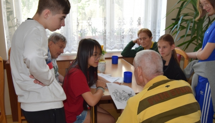 Generační setkání se ZŠ Školská: Když děti rozdávají radost