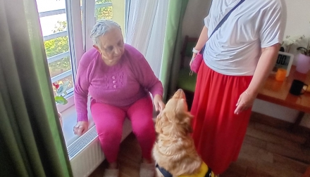 Návštěva fenečky Lexi potěšila klienty i personál
