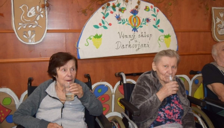 Vinobraní v Domově – lidová muzika a veselí pěkně od podlahy!