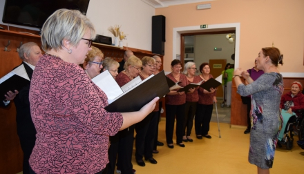 Pěvecký sbor Dźwięk opět rozezpíval náš Domov