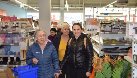 Předvánoční nakupování s našimi seniory