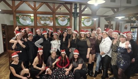 Vánoční večírek zaměstnanců – večer plný radosti, soutěží a poděkování