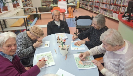 Knihomolická dílna potěšila naše seniory