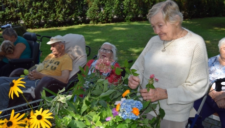 Domov Alzheimer Darkov srpen kytičky