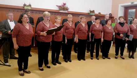 Pěvecký sbor Dzwiek zazpíval našim seniorům